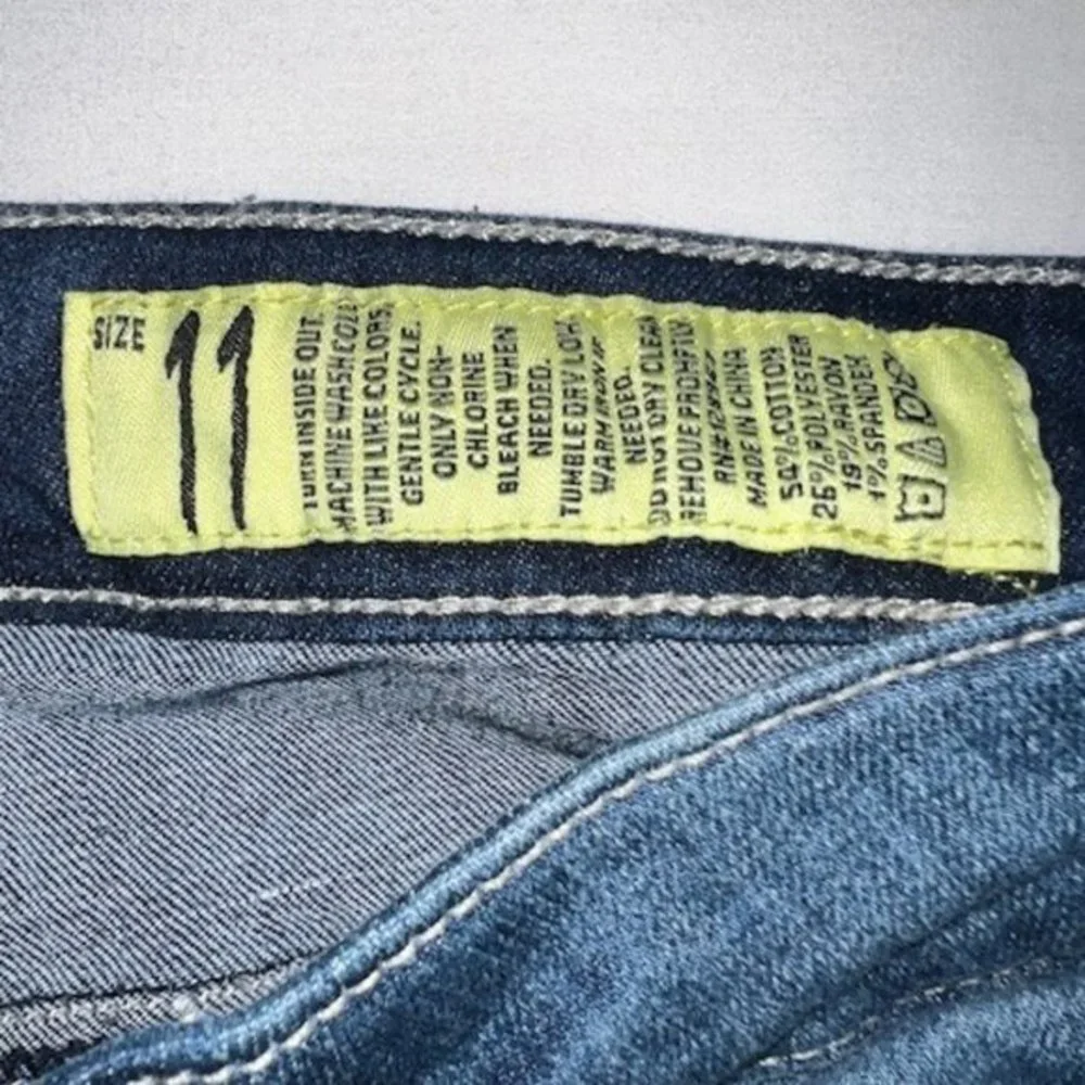 Indigo Rein Juniors, Size 11 Distressed Skinny Jeans - Picture 5 of 7